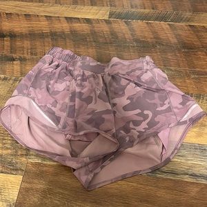 Size 6 camo hotty hot short 2.5 inch